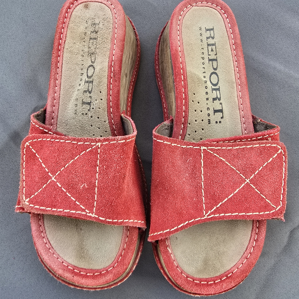 Report Women's Red Suede Mules Sz 7